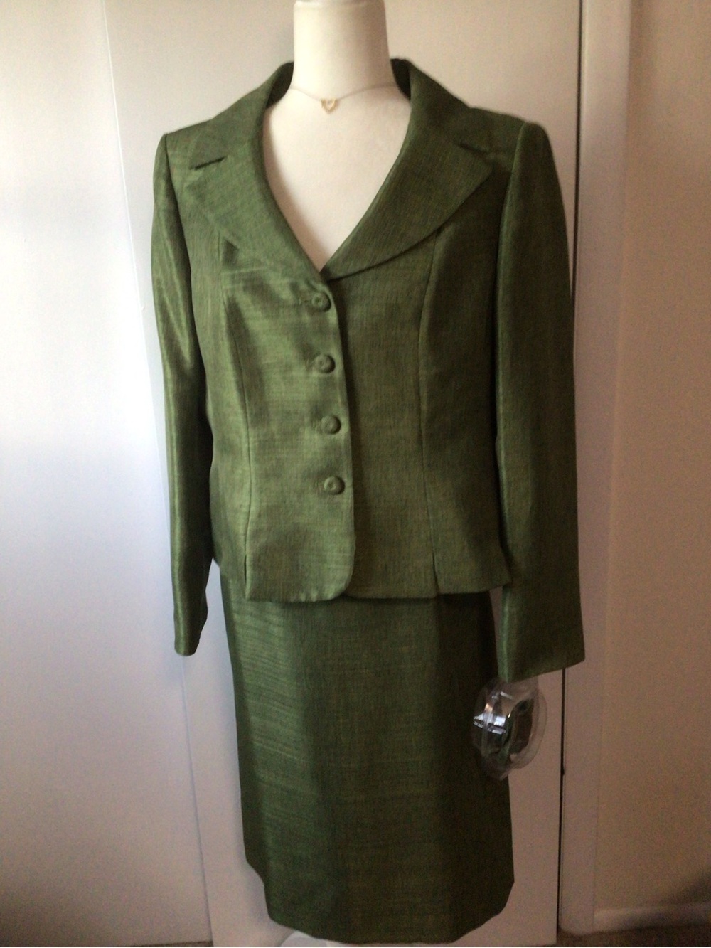 LE SUIT 2 PIECE SKIRT SUIT- SAGE GREEN- SIZE 12- NWOT
